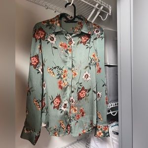 Beautiful button up blouse.